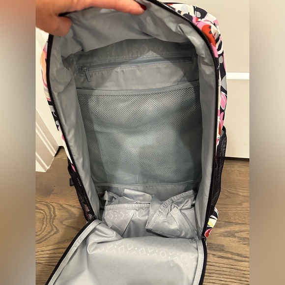 Vera Bradley Adventure Travel Backpack NWT - Picture 6 of 15
